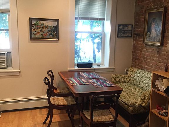 Kitchen eating area