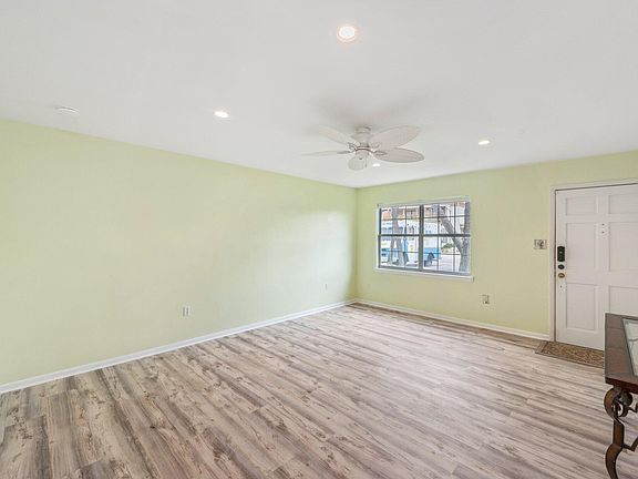 5th image of 216 Angler Ave Unit 4