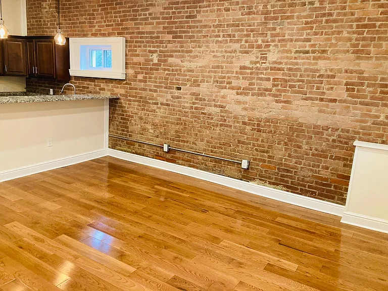 1207 Reddour Street — Photo 3