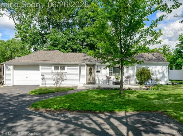 30 Wexford Ave, Belleville, MI 48111