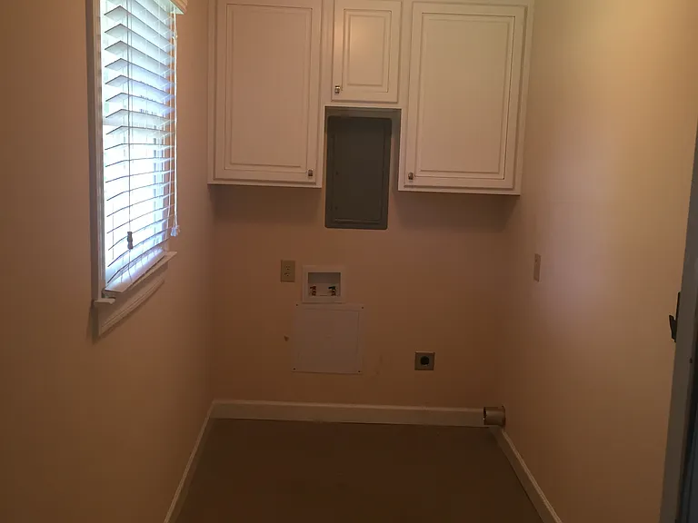 102 Eisenhower St — Photo 3