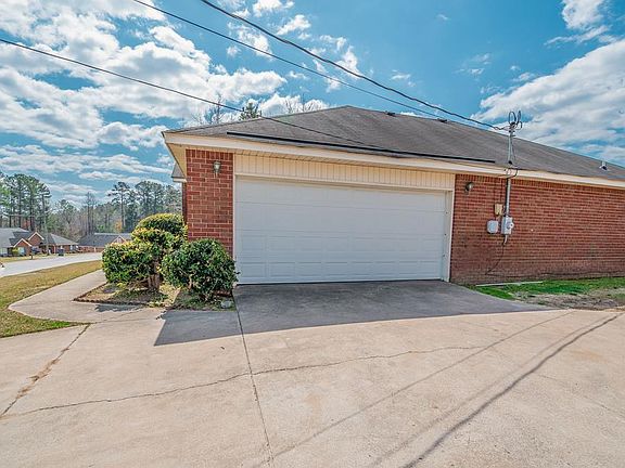 2nd image of 2923 Arrowwood Cir