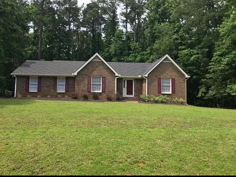 135 Firethorn Ln — Photo 1