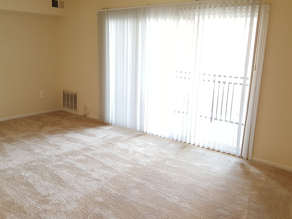 2nd image of 806 Peachtree Rd APT I