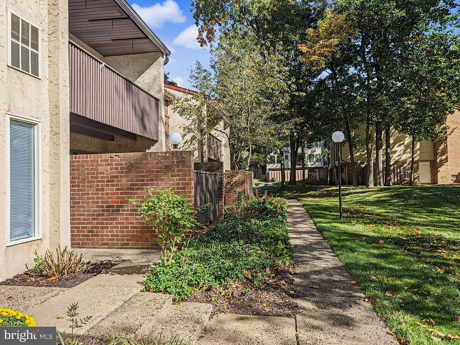2 bed, 1.0 bath, 1137 sqft, $2,200 — Photo 4