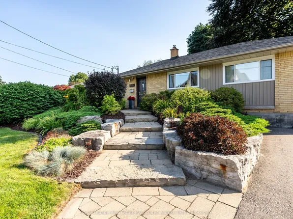 2176 Florian Rd, Mississauga, ON L5A 2M4