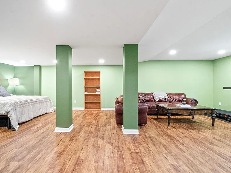 2200 Fairfax Dr — Photo 26
