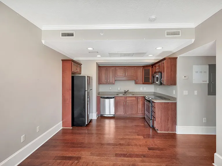Calhoun Lofts & Thunderbird Flats — Photo 23