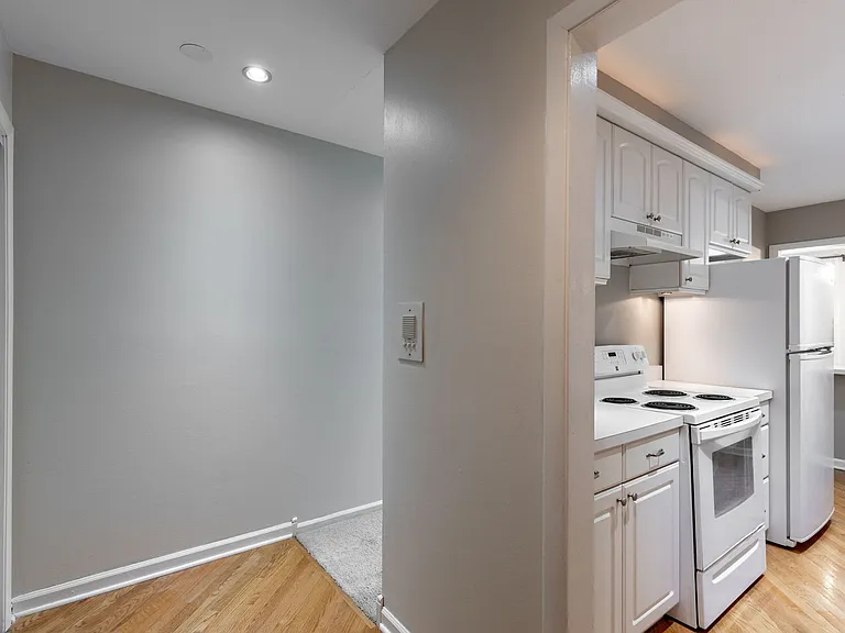 510 W Eastman St #2F — Photo 4