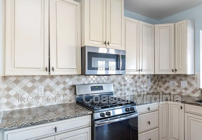 331 Spring Hill Pl — Photo 3