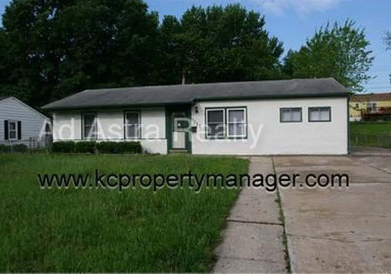 Updated 3 Bed 1 Bath Home In Kcmo-Available In October!! — Photo 1