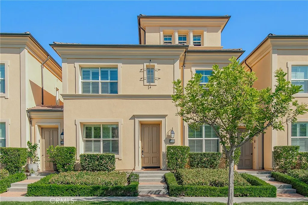 3 bed, 4.0 bath, 1809 sqft, $4,950 — Photo 1