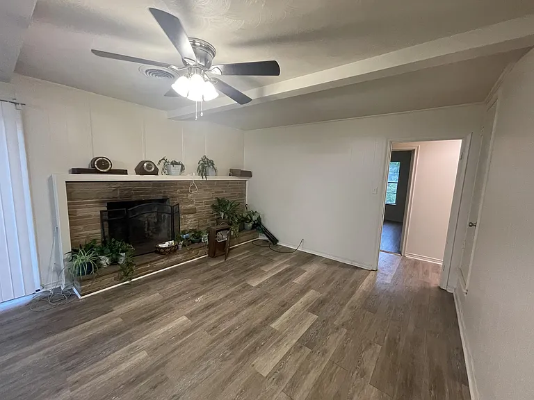 1402 Linden Dr — Photo 5