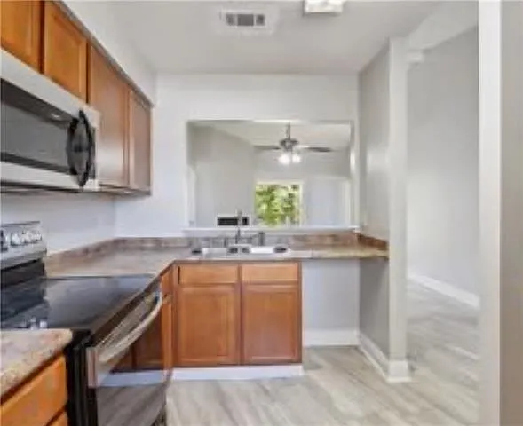 2425 Oxford Pl #171 — Photo 4