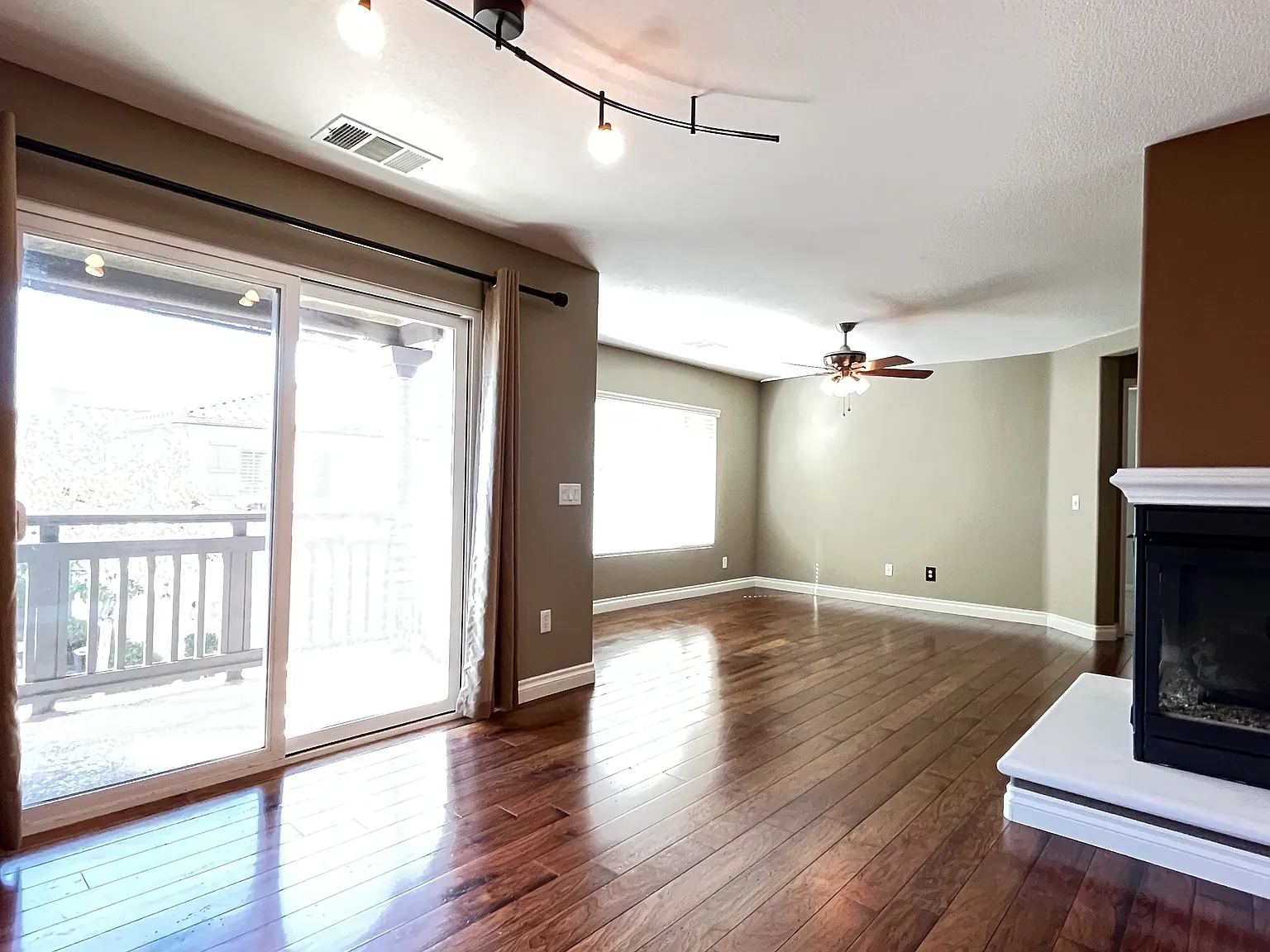 2 bed, 1406 sqft, $2,995 — Photo 3
