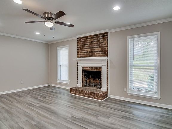 4th image of 1124 Brookwood Dr