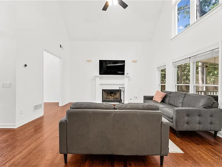 790 Milton Oaks Dr — Photo 14