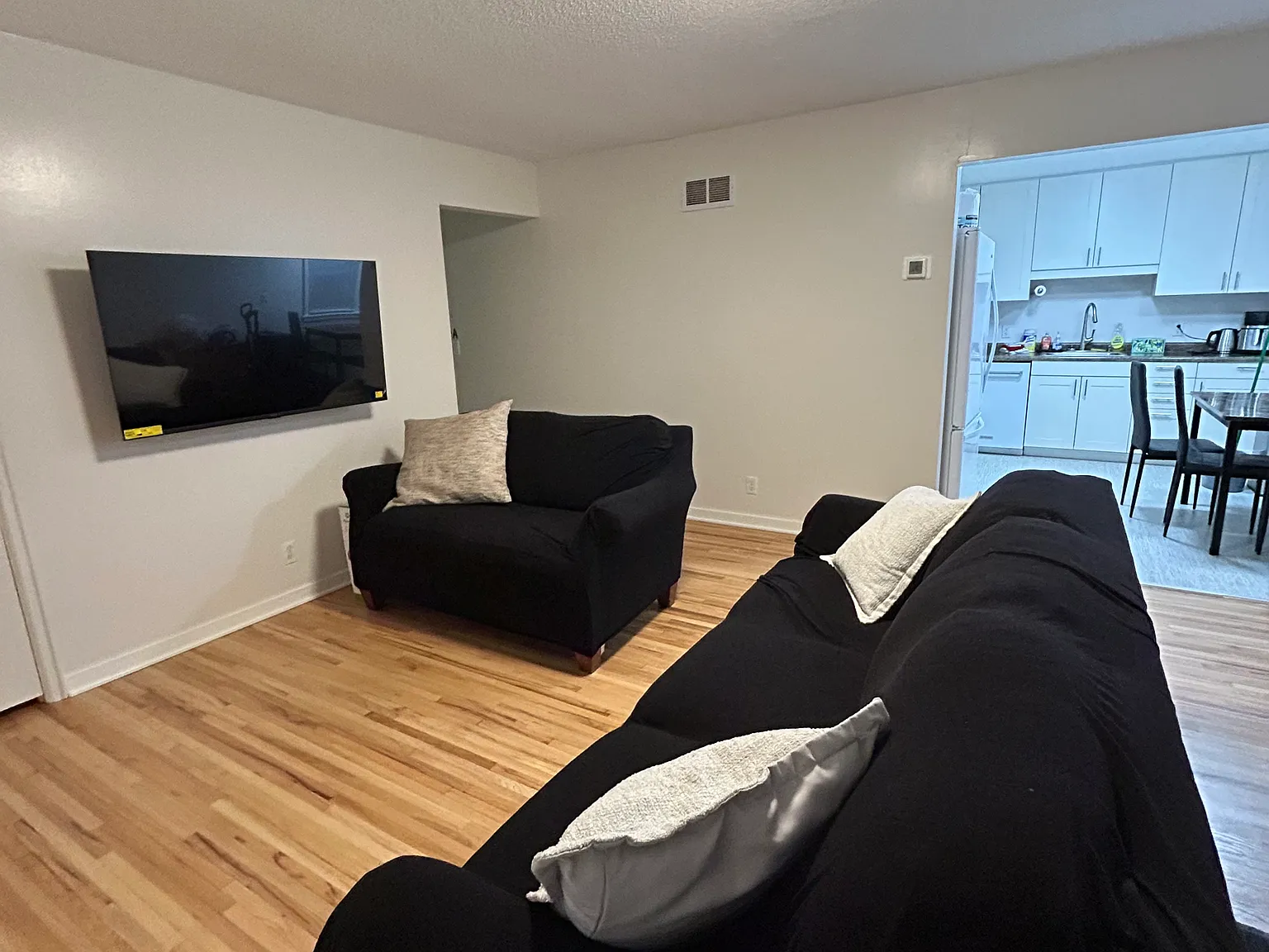 3 bed, 1500 sqft, $2,000 — Photo 1