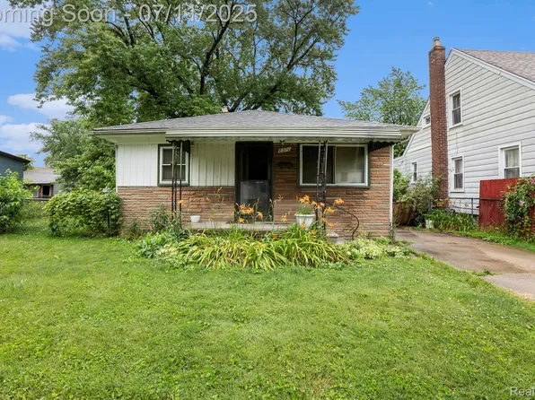 8270 Maxwell Ave, Warren, MI 48089