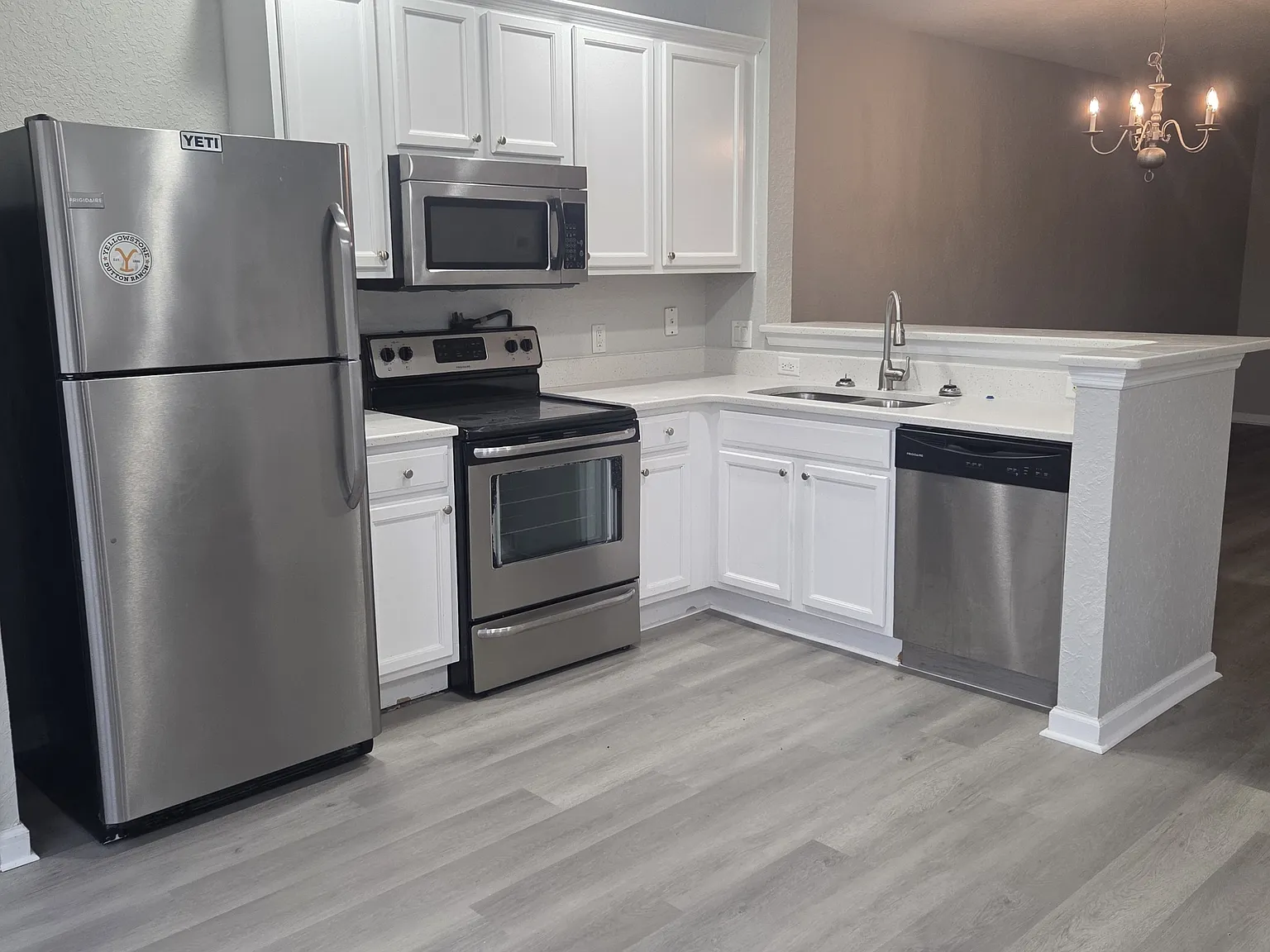 4439 Southwest 49th Avenue - 1 — Photo 2
