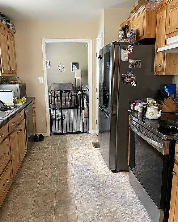 1st image of 145 Brookfield Cir