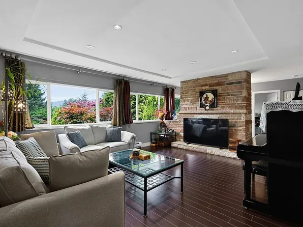 937 Kinsac St, Coquitlam, BC V3J 4T8