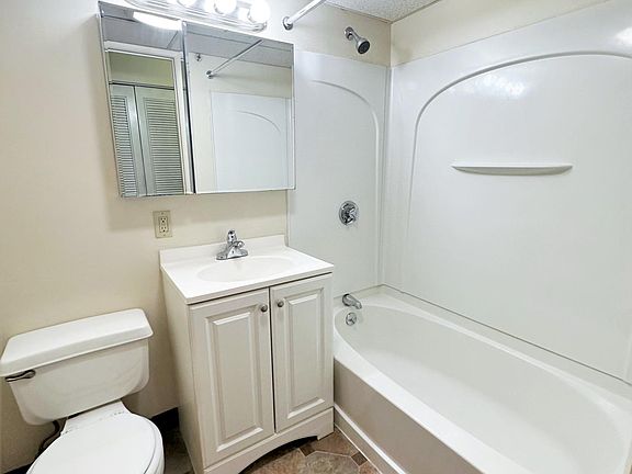 2nd image of 176 Presidents Ln #404R
