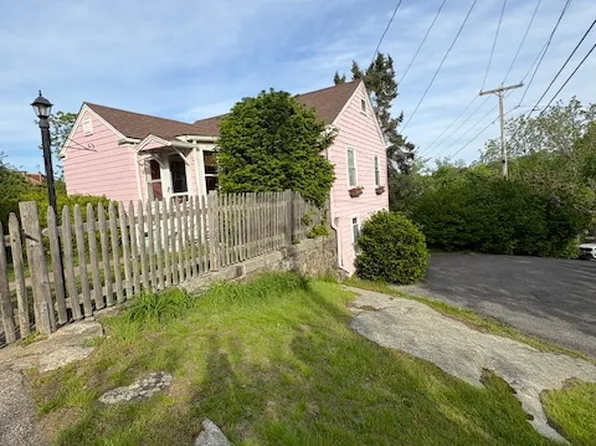 11 Bond St, Gloucester, MA 01930