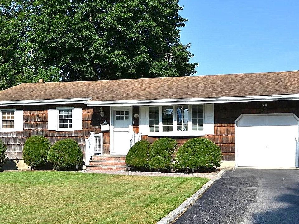 1st image of 190 Pine Neck Avenue