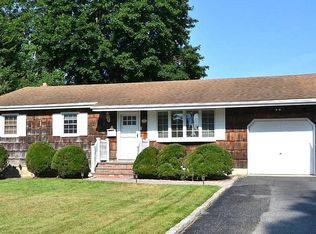 190 Pine Neck Avenue, East Patchogue, NY 11772