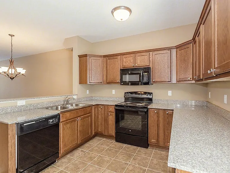 Parkway Oaks Townhomes and Duplexes — Photo 30