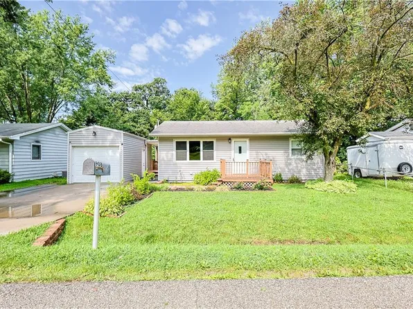 908 N 9th St, Wathena, KS 66090