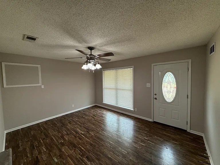 1591 Brookhaven Dr — Photo 2
