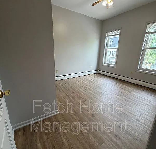 225 Front St — Photo 1