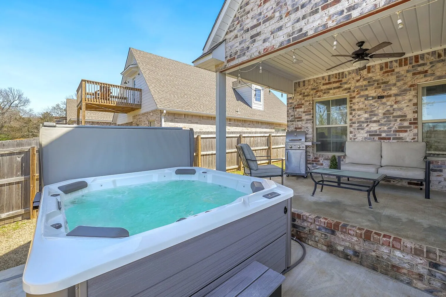 3 bed, 3.0 bath, 2131 sqft, $4,036 — Photo 3