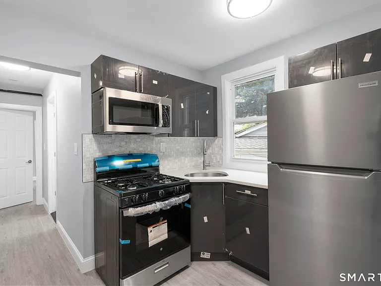 1874 Barnum Ave #2E — Photo 4