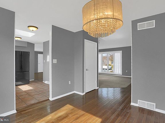 5th image of 500 Sharon Ave