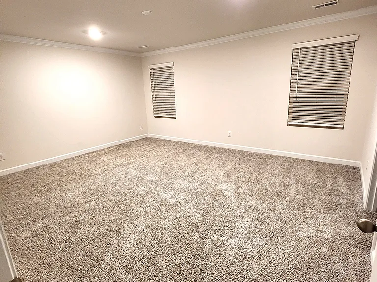 1071 Amberley Crossing Dr — Photo 31