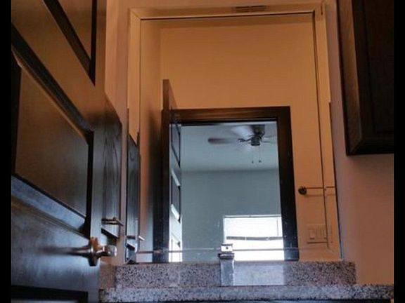 5th image of 1308 Camellia Ave #B