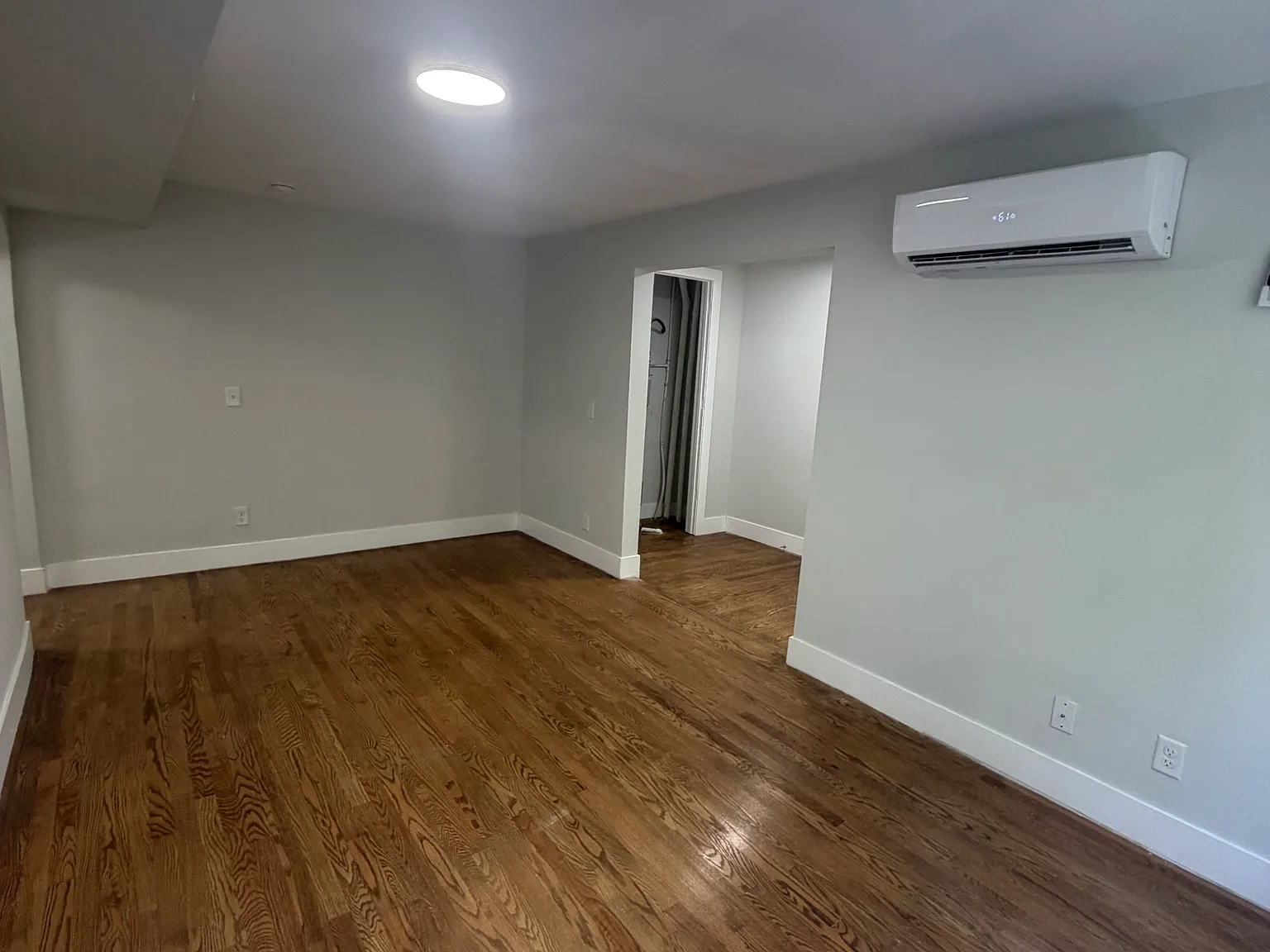 Studio, $700 — Photo 3