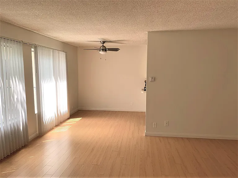 3734 Clarington Ave #6 — Photo 3