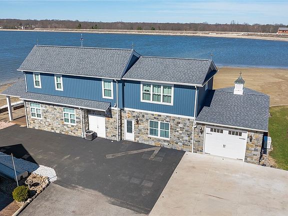 3rd image of 2166 NE River Rd