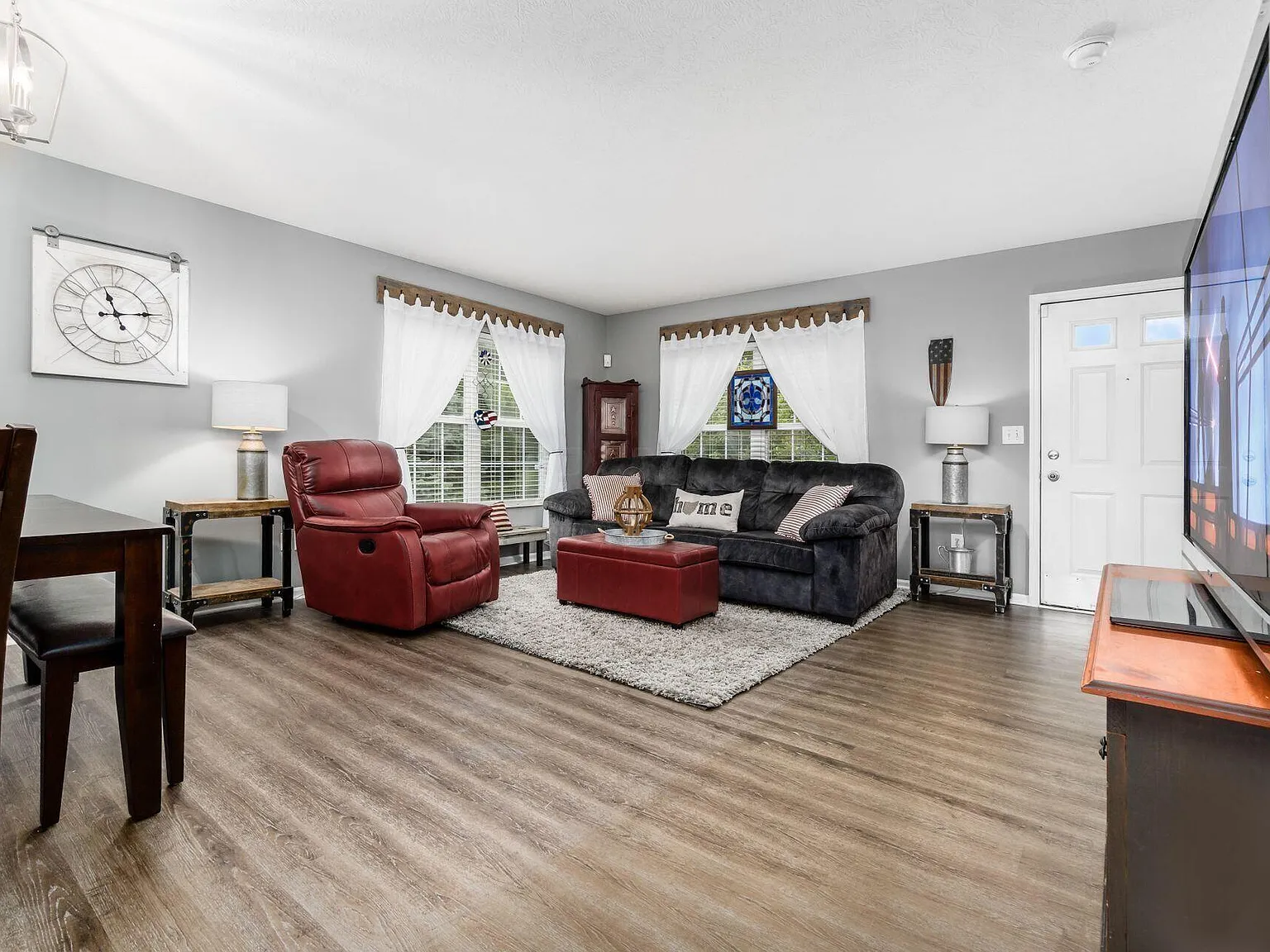 2 bed, 4.0 bath, 1832 sqft, $2,200 — Photo 3