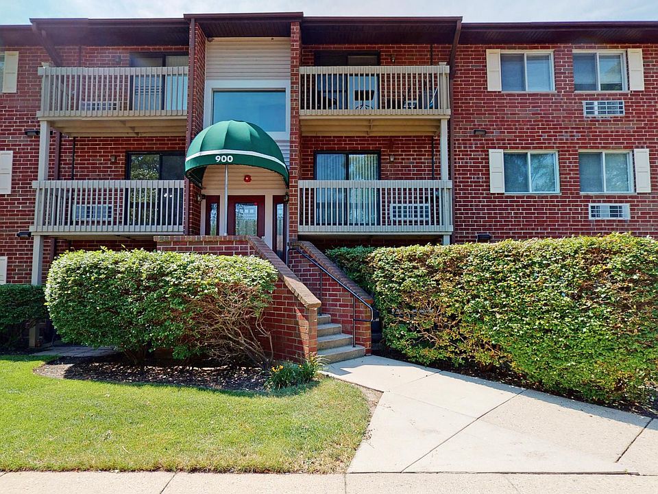 1st image of 900 N Lakeside Dr APT 2B