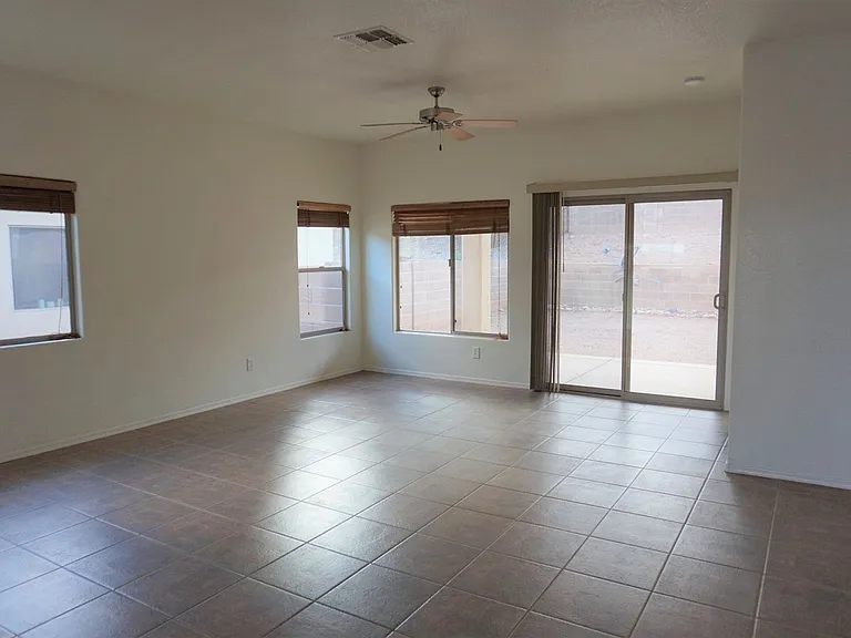 1098 Paso Robles Ave — Photo 3