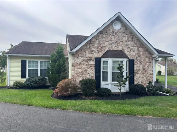 17 Ivy Ridge Close, Freehold, NJ 07728