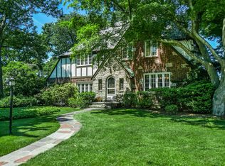 544 Oakhurst Rd, Mamaroneck, NY 10543