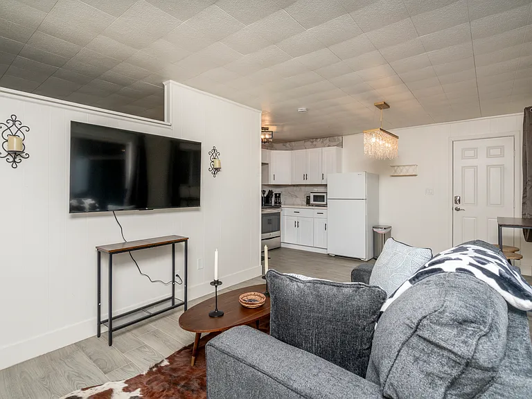 1047 W Elna Rae St — Photo 16