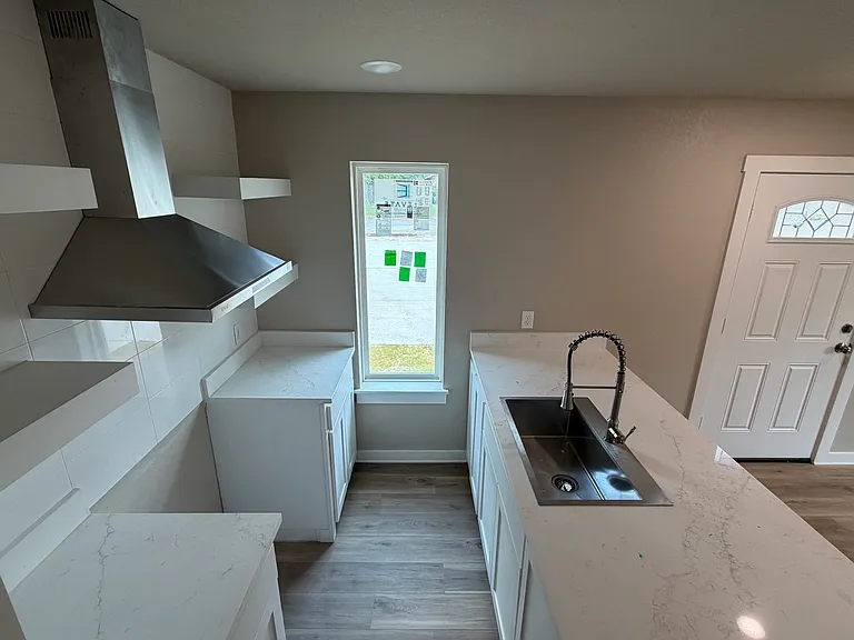 2825 Sara St — Photo 9