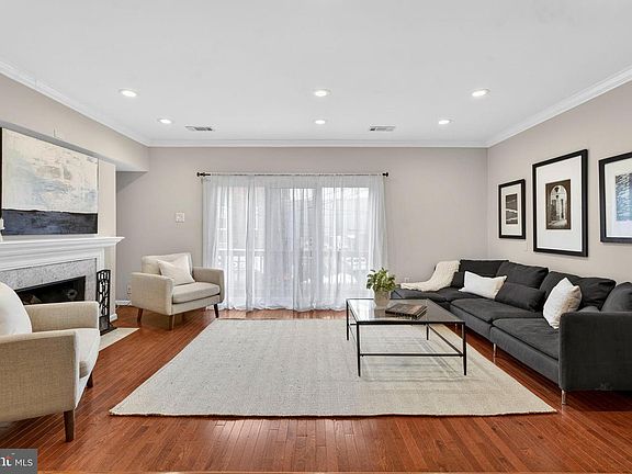 5th image of 1117 G St SE